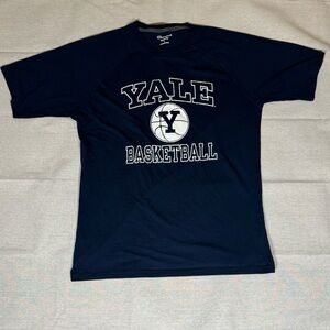 CHAMPION Yale University Spell-out Graphic Tee Yale - Navy Blue T-SHIRT  LG